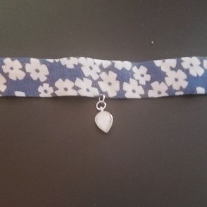 Flower choker